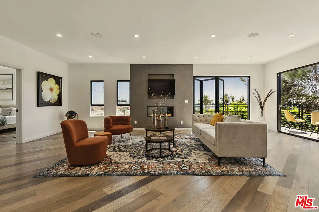 Hollywood Hills Luxury Home Entertainers Living Space