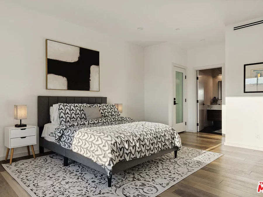 Hollywood Hills Luxury Home Upper Bed